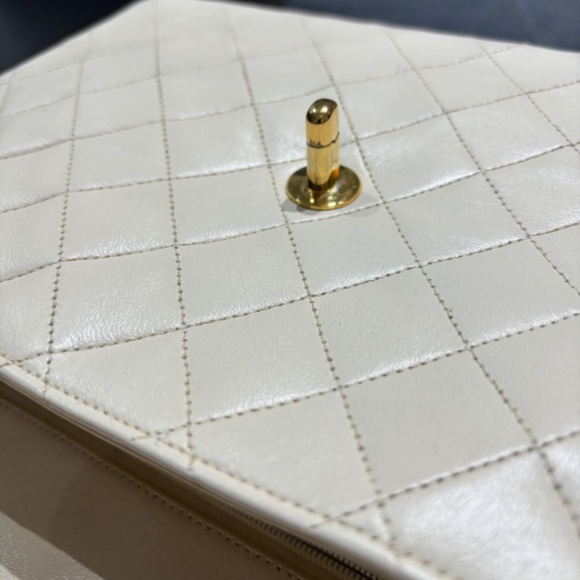 Vintage Beige Flap Chanel Bag - Picture 9 of 10